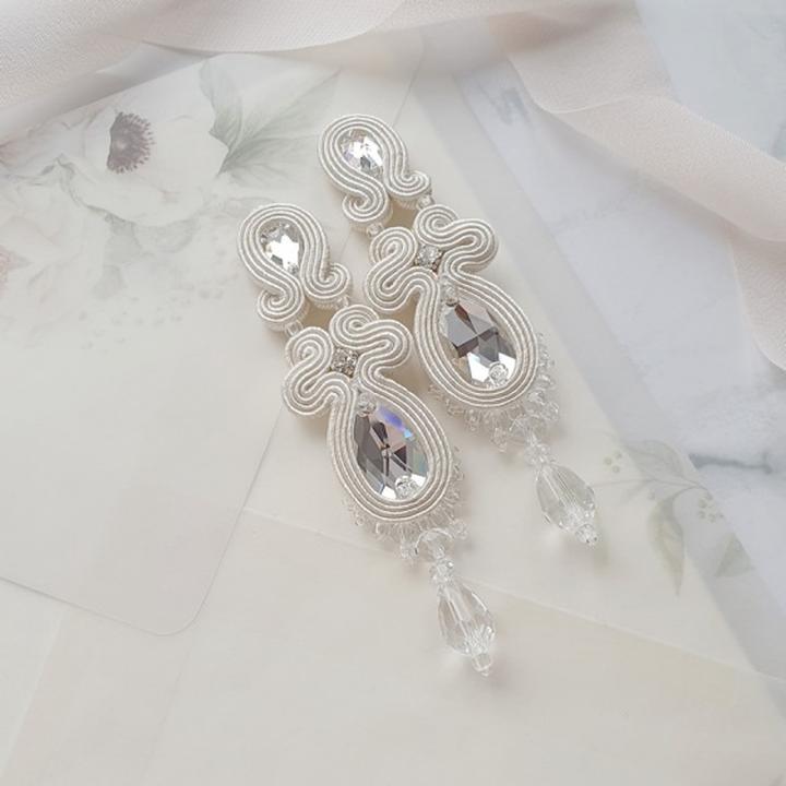 Dobór kolczyków do fryzury ślubnej