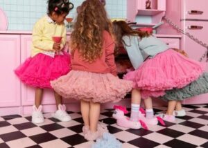 Stylowe sposoby na to, jak nosić spódnice tiulowe w każdej sytuacji