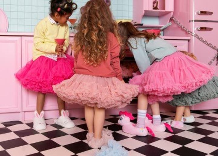 Stylowe sposoby na to, jak nosić spódnice tiulowe w każdej sytuacji