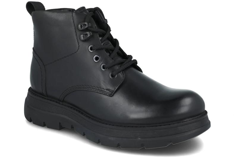 Jakie buty do dżinsów męskich wybrać, by wyglądać modnie?