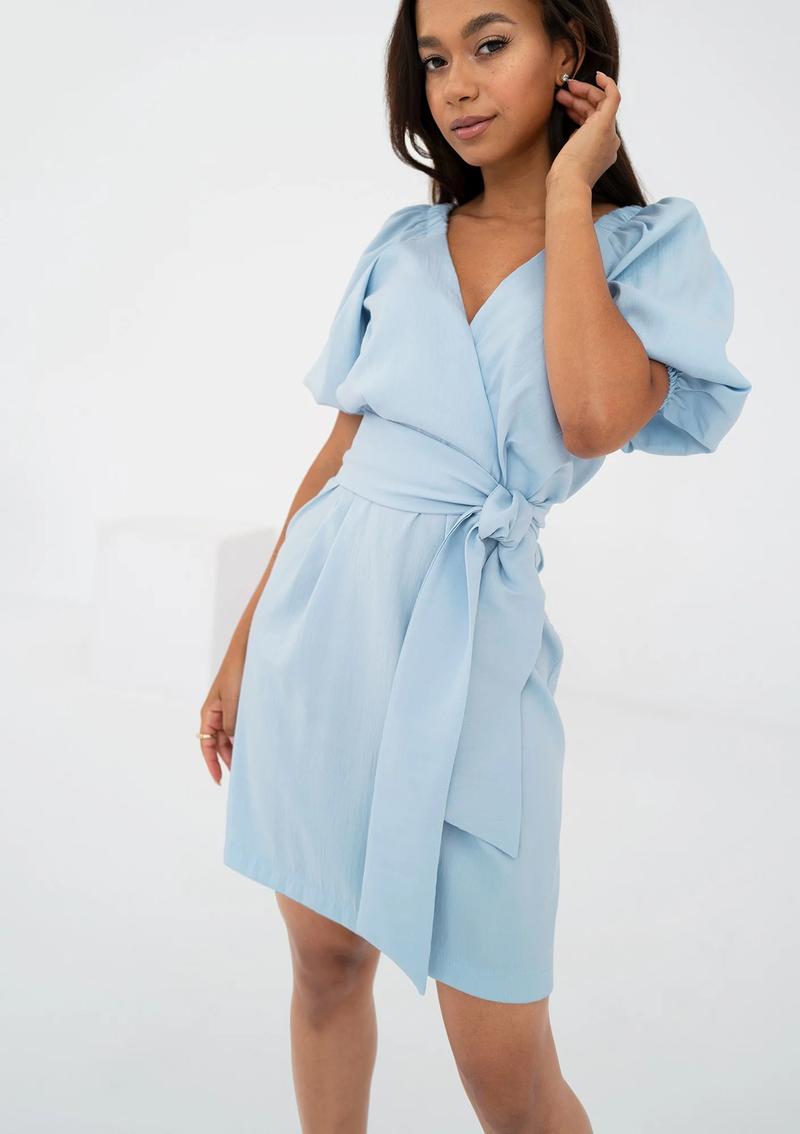 Błękitna sukienka na różne okazje