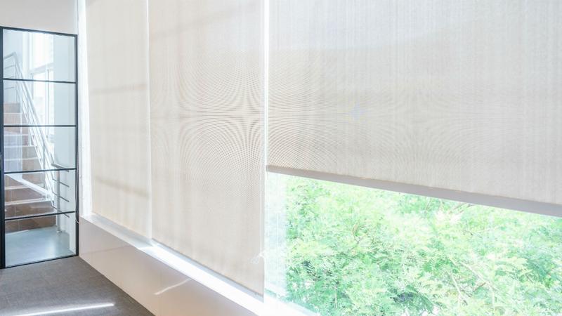 Wybór tkanin do zasłon panelowych