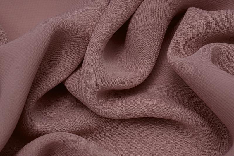 Jak dobrać idealne buty do sukienki w brudnym różu?