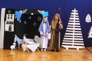 Jak własnoręcznie stworzyć idealny strój Maryi na jasełka?