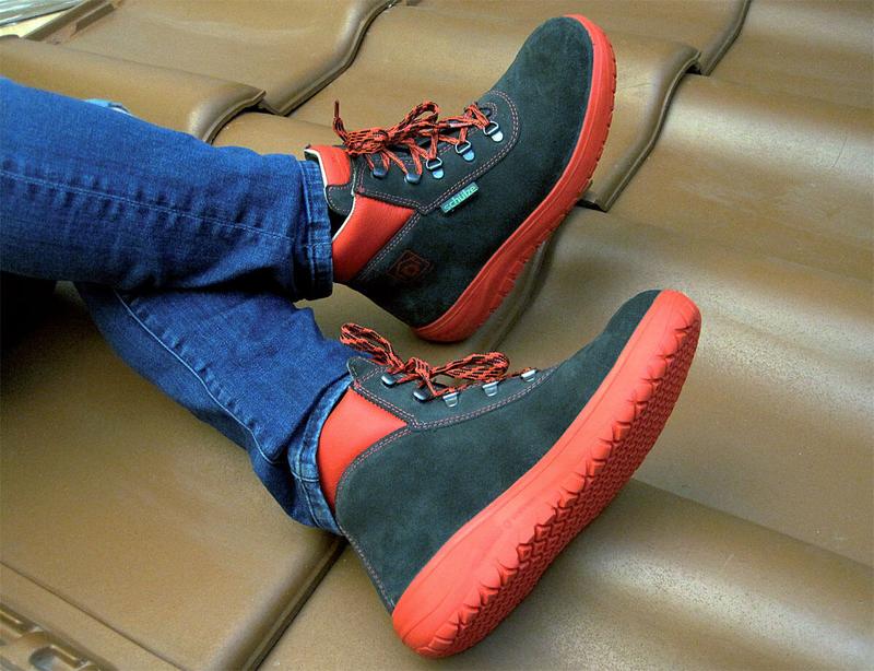 Jakie buty do pracy na dachu wybrać, aby zapewnić sobie bezpieczeństwo i komfort?