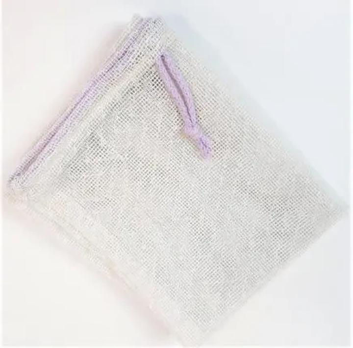 Twój nowy projekt DIY: jak uszyć stylowy woreczek z firanki