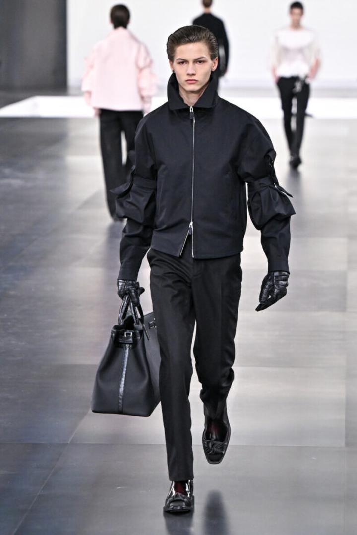 Trendy z wybiegów obuwie męskie