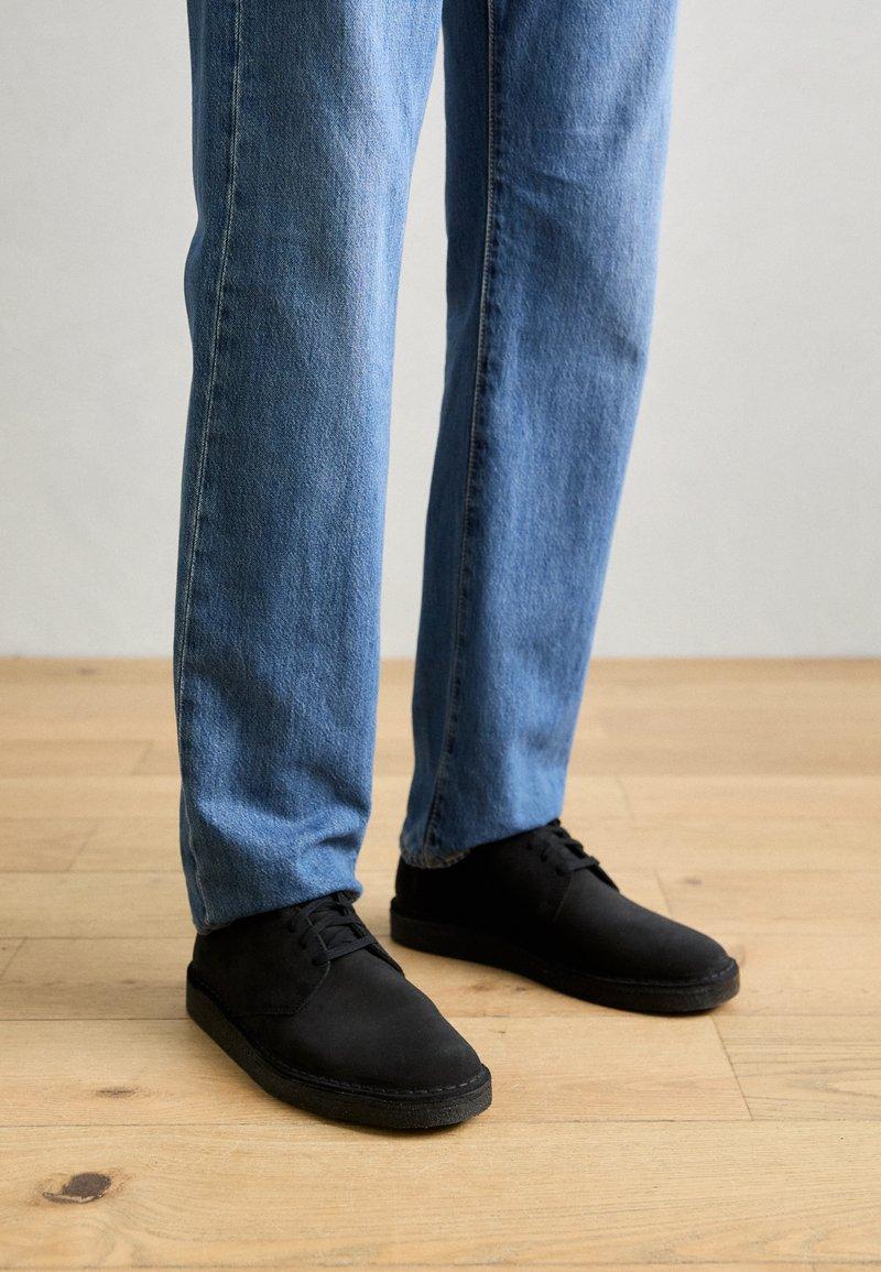 Szerokość butów Clarks